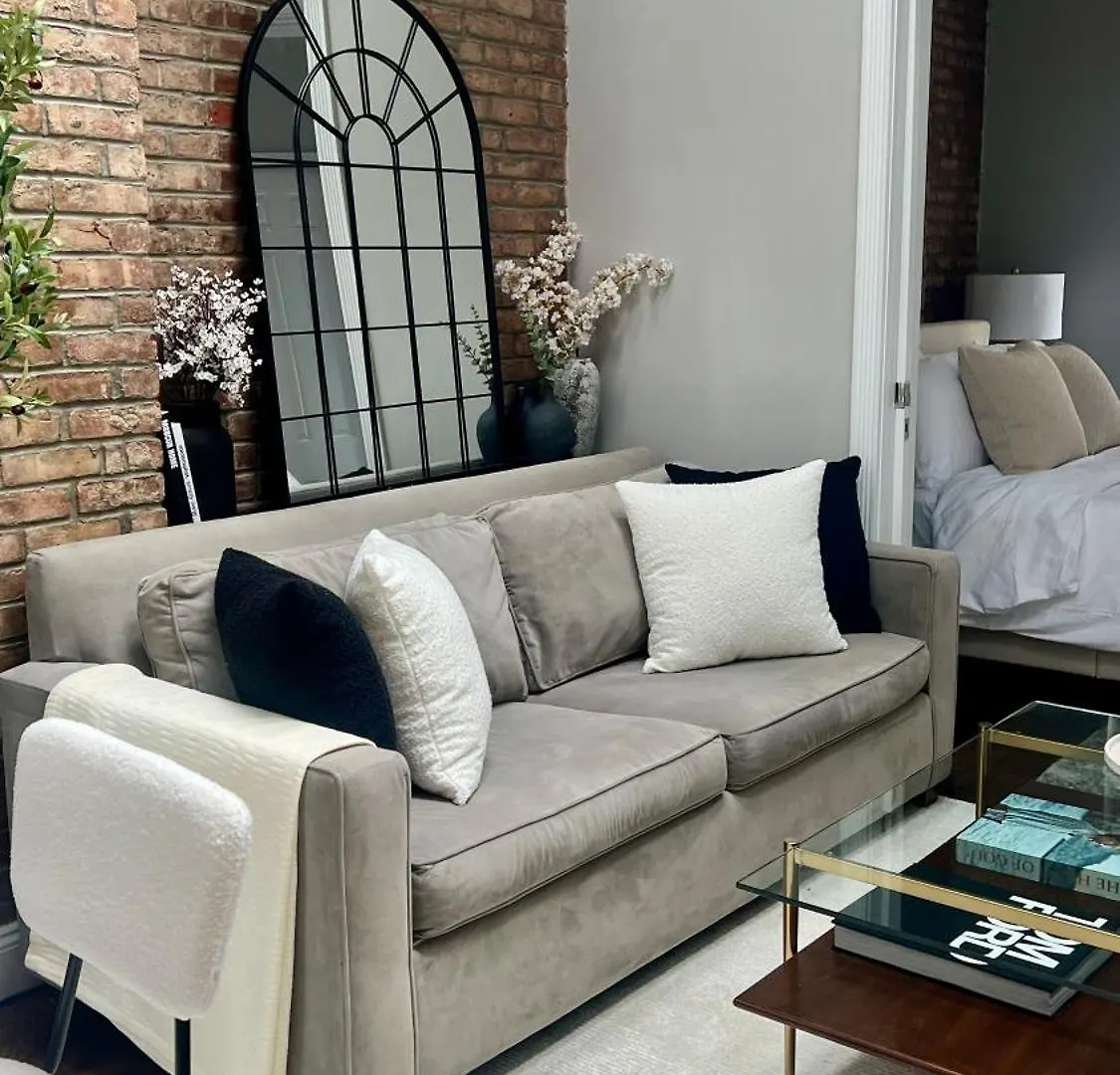 Gorgeous Exposed Brick 1 Bedroom Plus Private Roof Deck! نيو يورك