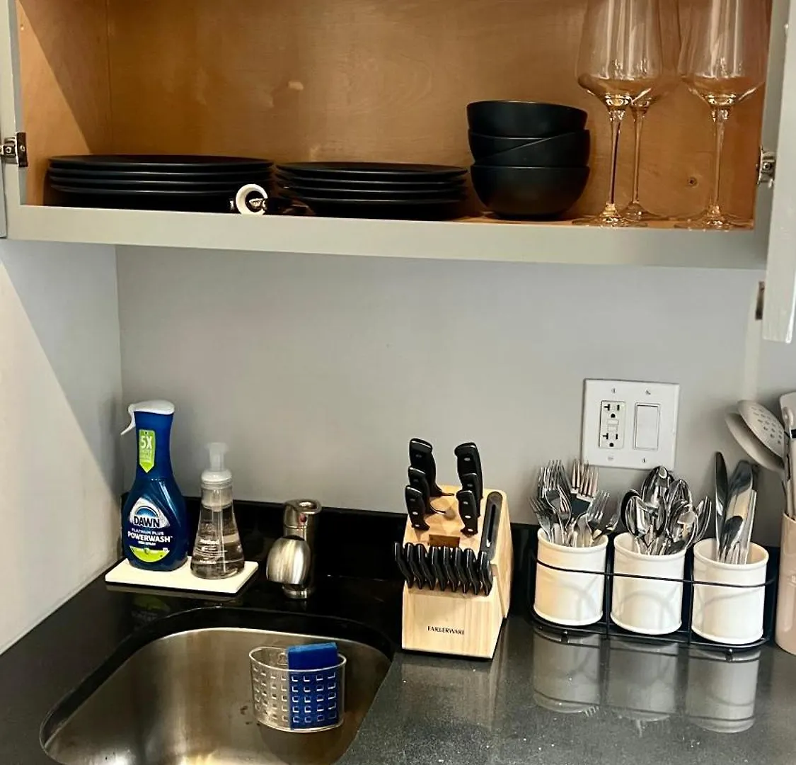Gorgeous Exposed Brick 1 Bedroom Plus Private Roof Deck! نيو يورك شقة